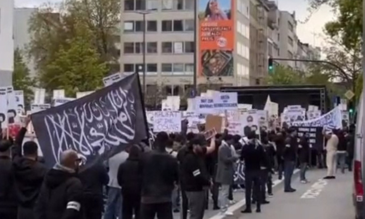 צפו: אלפי מפגינים מוסלמים קראו להקמת מדינה אסלאמית בגרמניה